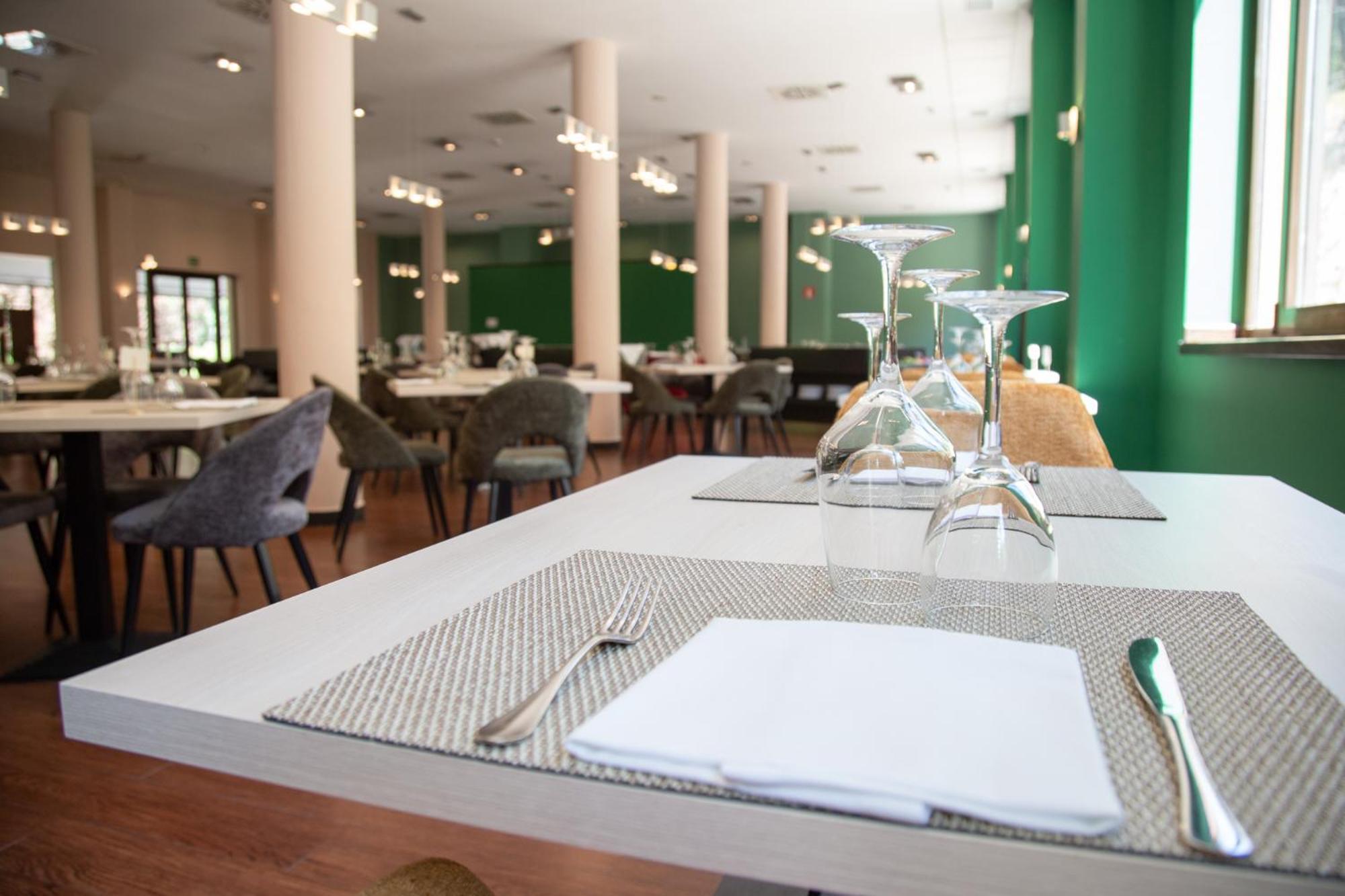 טריו Hotel Real Balneario Carlos III מראה חיצוני תמונה